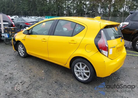 2015 Toyota Prius C Four z USA, uszkodzony, nr VIN JTDKDTB36F1108292